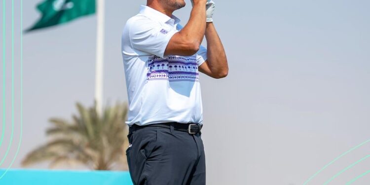 الأمير خالد الفيصل يكتب التاريخ ويفوز بلقب الروّاد في البطولة العربية للجولف بالرياض.