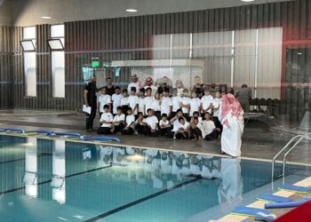 بالتعاون مع الاتحاد السعودي للرياضة المدرسية ووزارة التعليم لجام تشارك في برنامج “محو أمّيّة السباحة” في المملكة