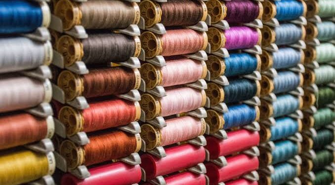 خيوط التنمية.. كيف تغلبت صناعة الملابس الأردنية على عواصف الأسواق.